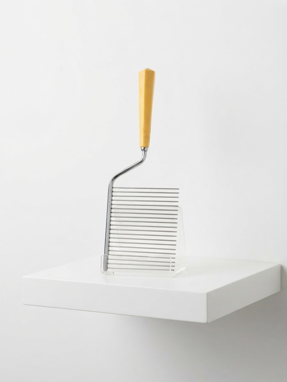 Vintage Yellow Bakelite Cake Breaker | MCM Angel Food Cake Comb (0408M)